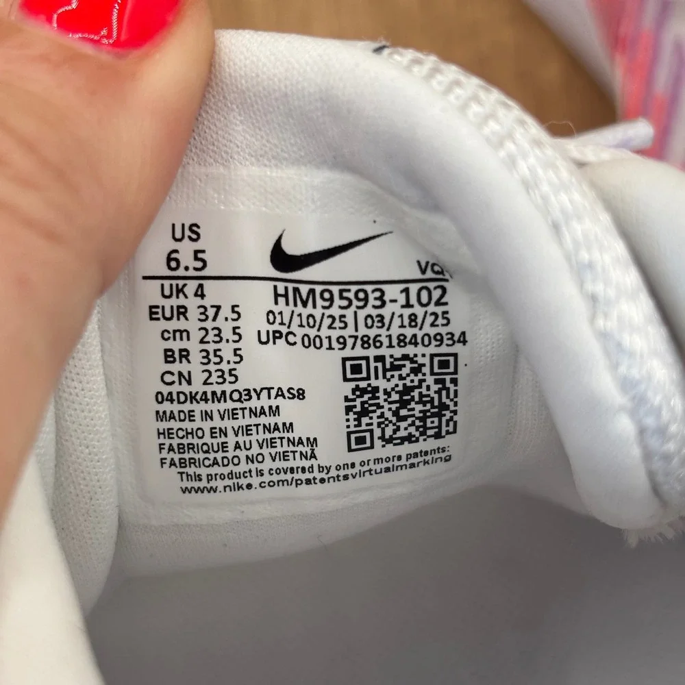 Nike Run Defy Women 6.5 White Hydrangeas HM9593-102 Running Shoes NEW